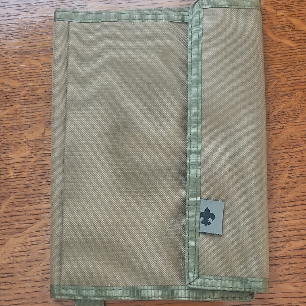 Green and Tan Kids Organizer